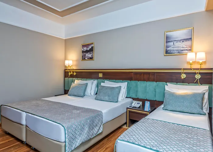 Royal Atlantis Spa & Resort Side